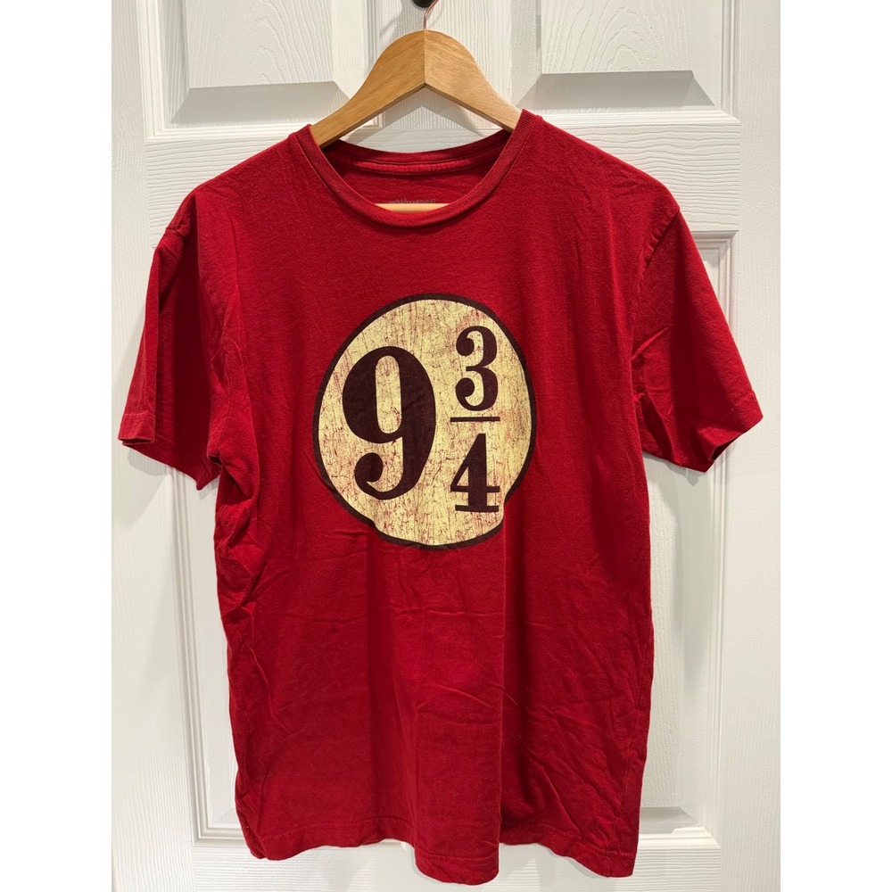 Wizarding World of Harry Potter Universal Studios Hogwarts t-shirt Size Medium